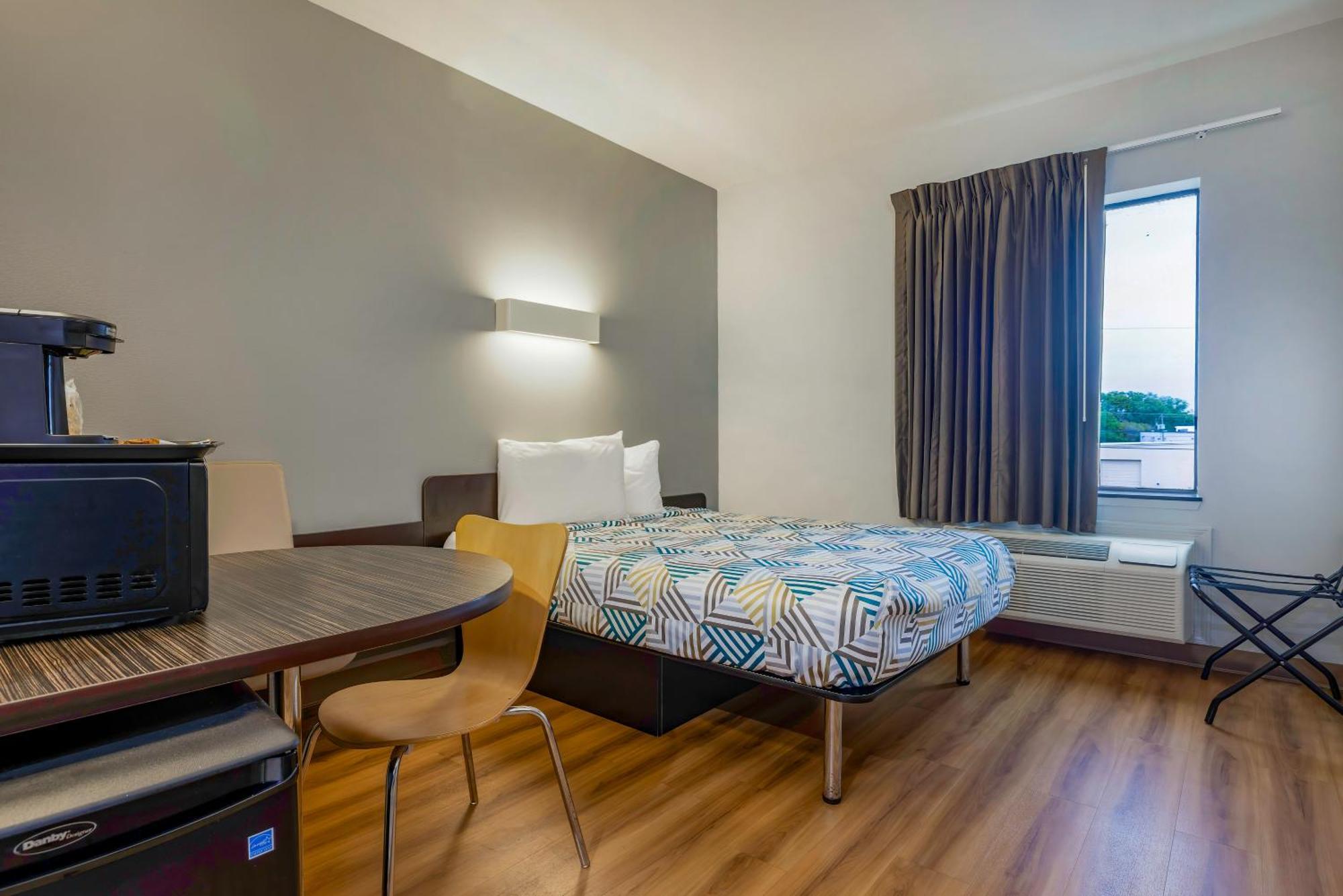 Motel 6 Texas City I-45 מראה חיצוני תמונה