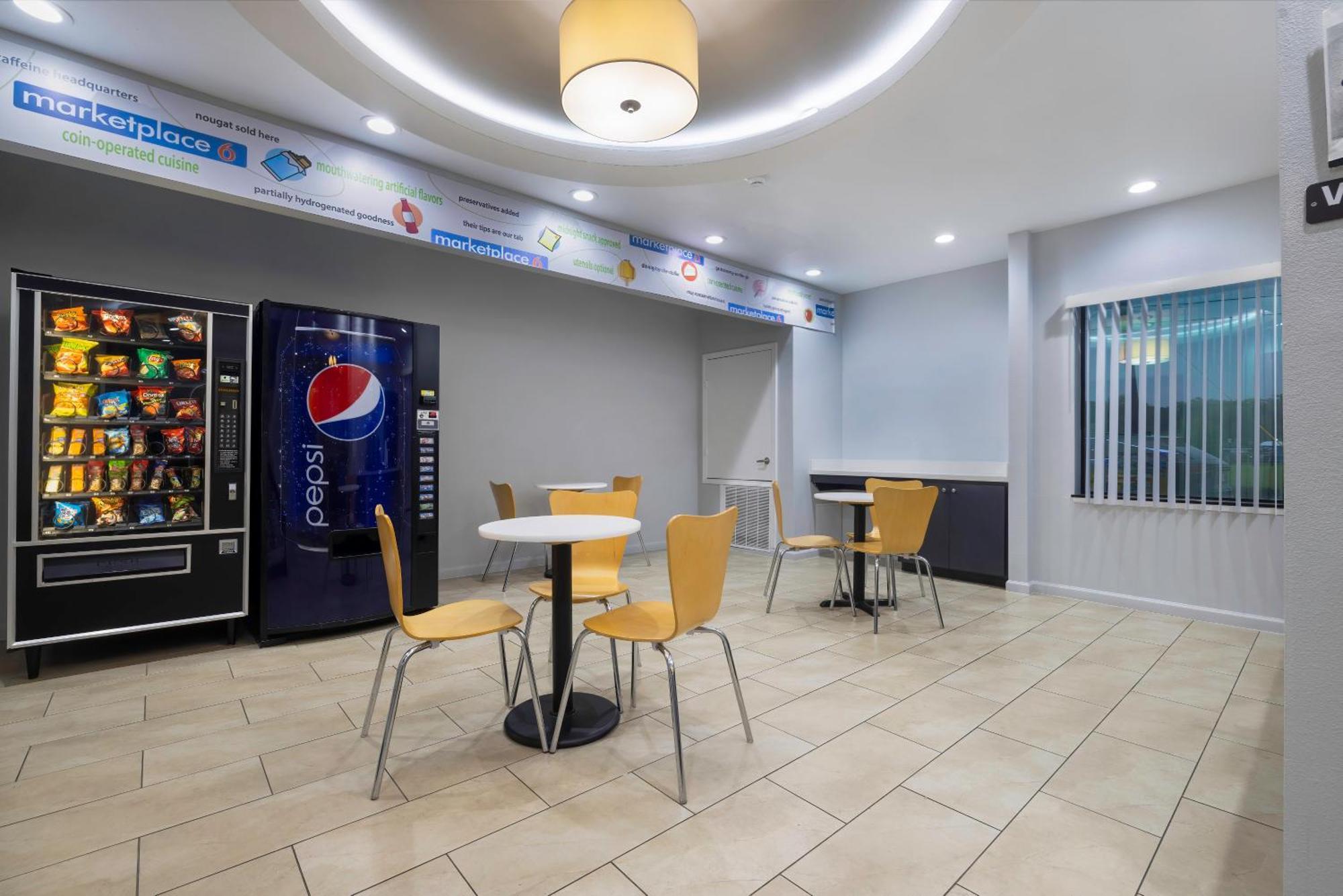 Motel 6 Texas City I-45 מראה חיצוני תמונה